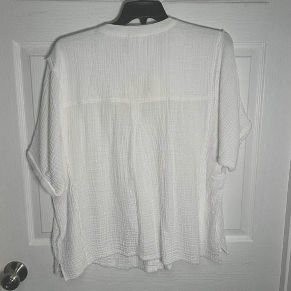 COURTNEY SHORT SLEEVE BUTTON TOP - Picture 5 of 8